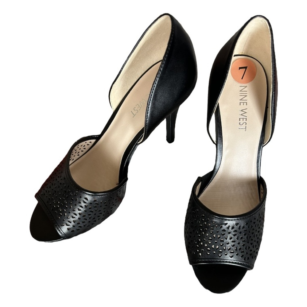 Nine West Woman’s 7 Black Peep Toe Heels With Cutout Detailing - Picture 3 of 6